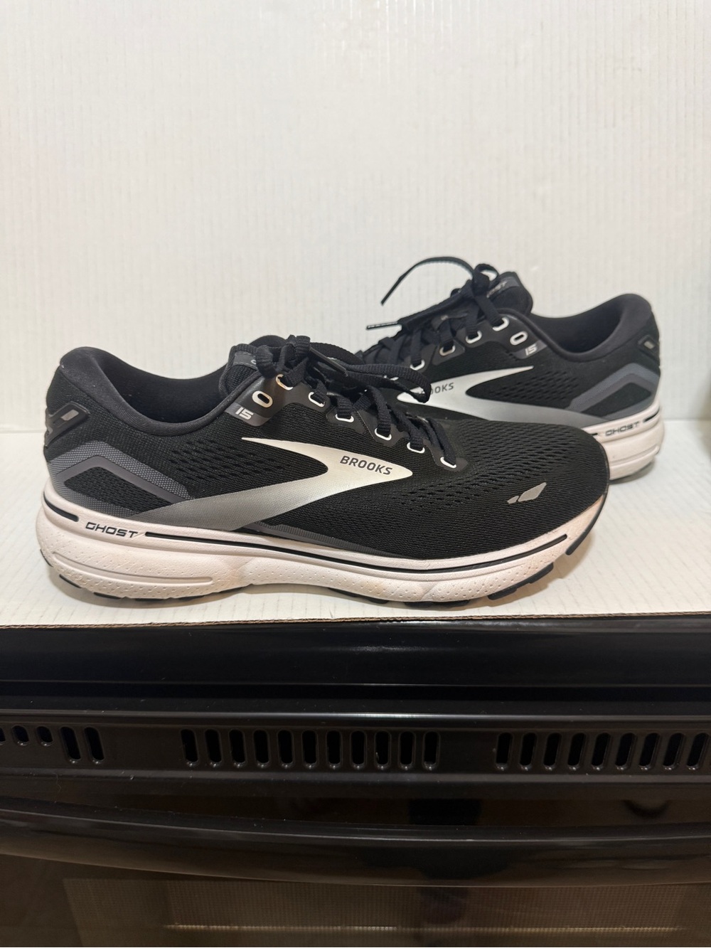 Brooks Women's Ghost 15 Black White Sneakers Sz 9 1/2 Wide Fitness Gym Walking